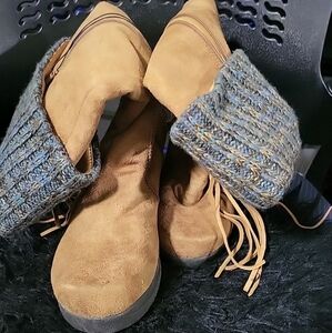 Stylish Tan and Blue Women's Boots